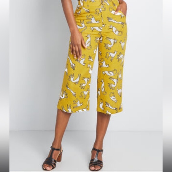 Modcloth Cat Print Capris - Picture 2 of 9